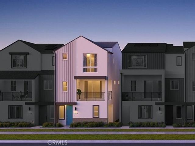 Townhouse for sale in Canoga Park, California