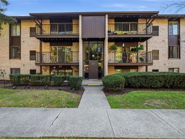Condo for sale in Middleburg Heights, Cuyahoga County