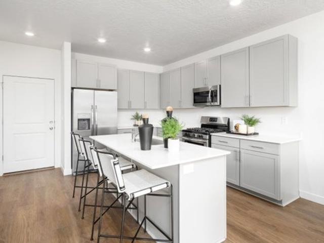 House for sale in Saratoga Springs, Utah