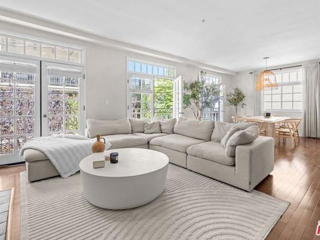 Condo for sale in Canoga Park, California