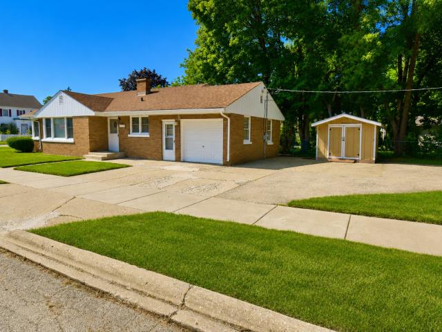 House for sale in Great Lakes, Illinois