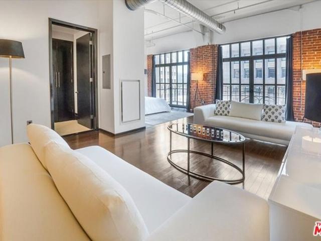 Condo for sale in Canoga Park, California
