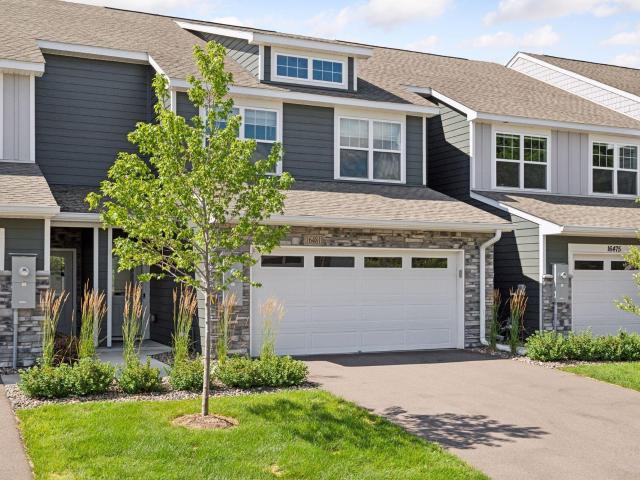 Townhouse for sale in Lakeville