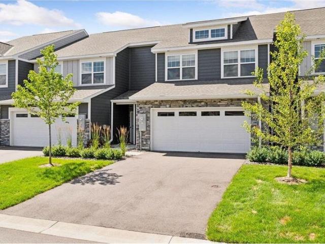 Townhouse for sale in Lakeville