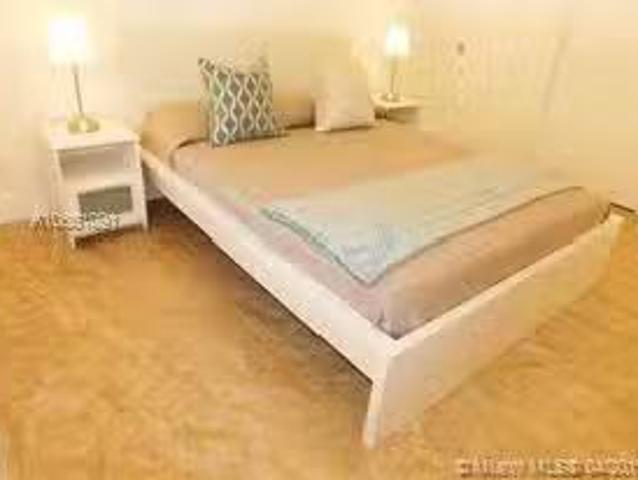 Condo for rent in Hollywood