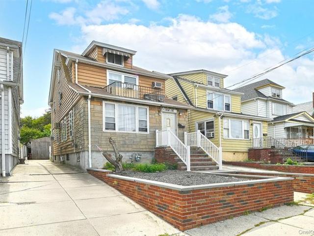 House for sale in Queens, Arverne