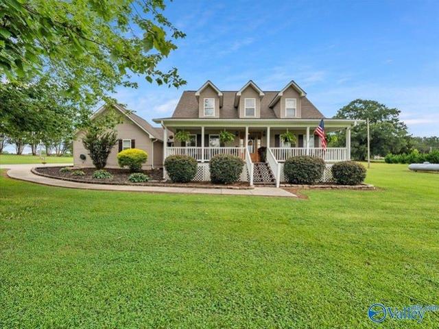 House for sale in Hollywood, Alabama