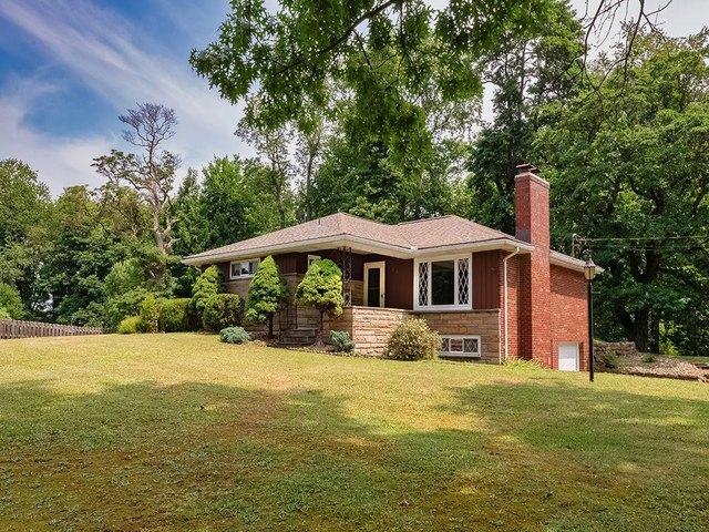 House for sale in Valencia, Pennsylvania