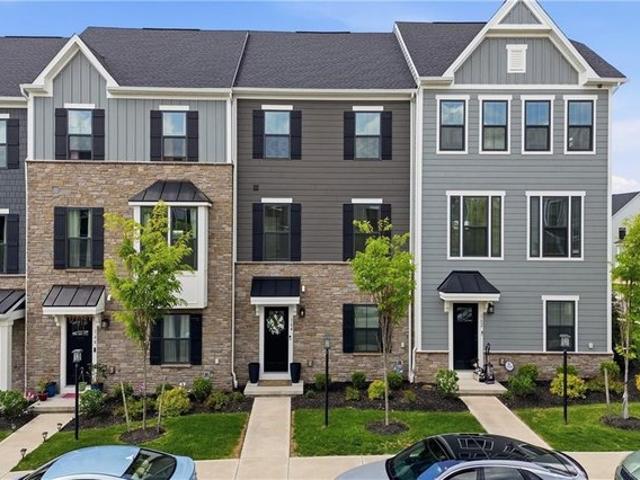 Townhouse for sale in Coraopolis, Pennsylvania