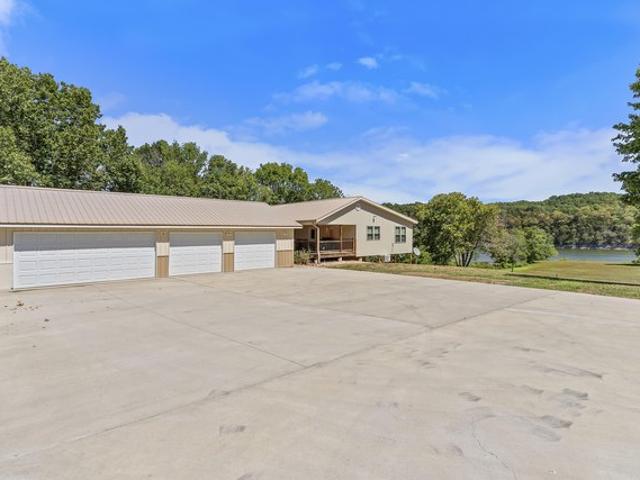 House for sale in Stone, Missouri