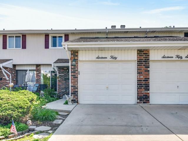 Townhouse for sale in Wheaton, Illinois