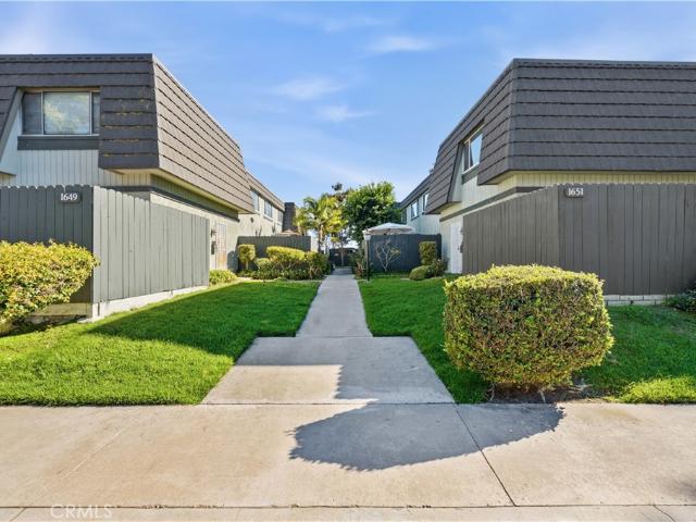 Townhouse for sale in Costa Mesa, California
