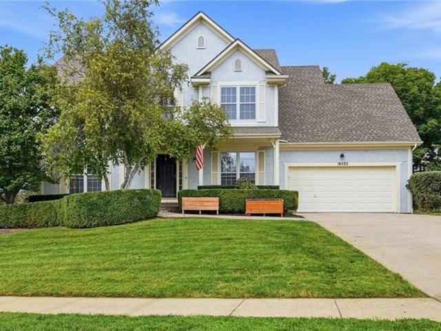 House for sale in Stoneridge Manor, Lenexa
