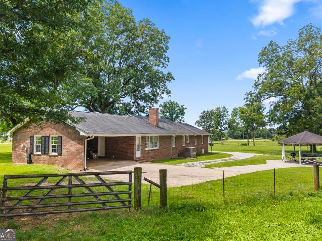 House for sale in Carnesville, Georgia