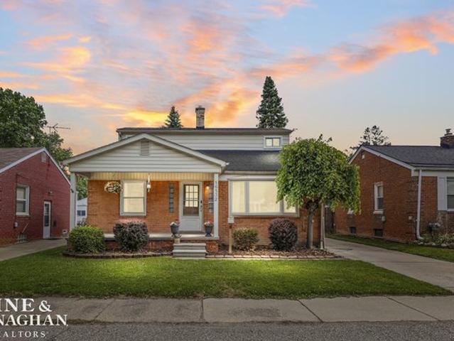 House for sale in Fraser, Michigan