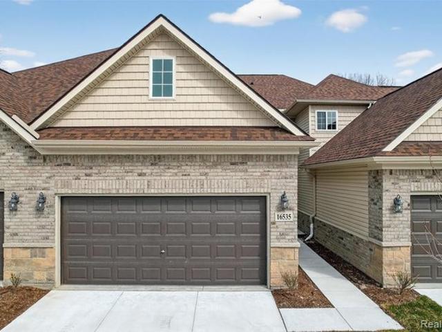 Condo for sale in Clinton Township, Michigan
