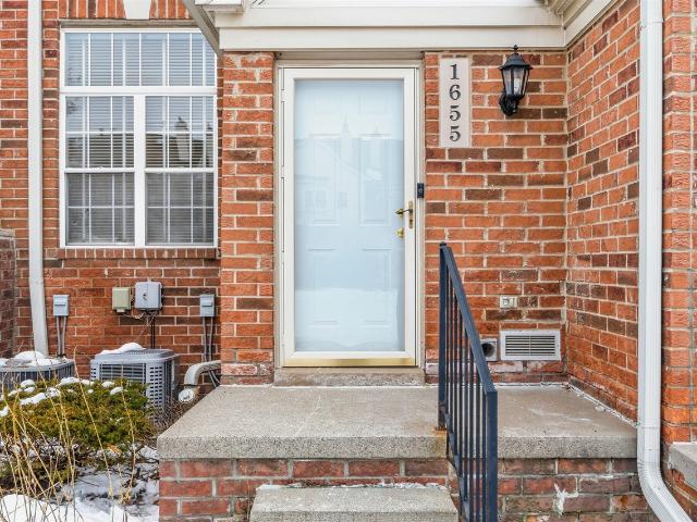Condo for sale in Detroit, Michigan