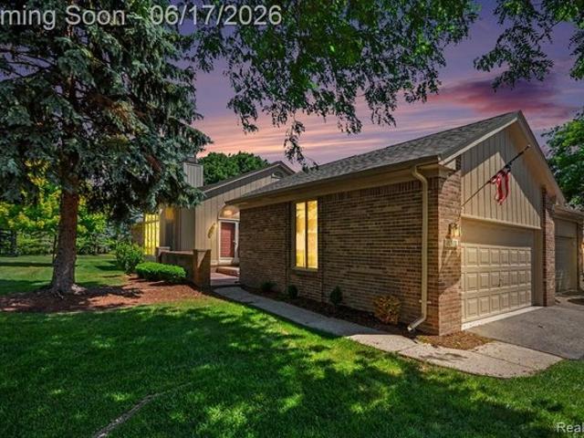 Condo for sale in Clinton Township, Michigan