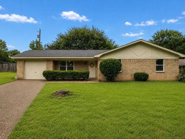House for sale in Henderson, Texas