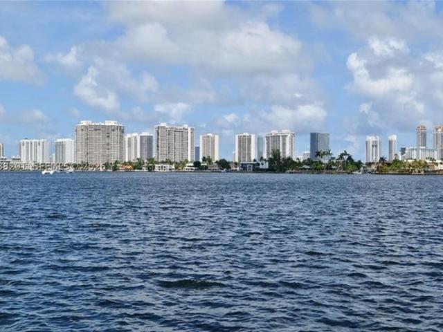 Condo for sale in North Miami Beach, Miami-Dade County