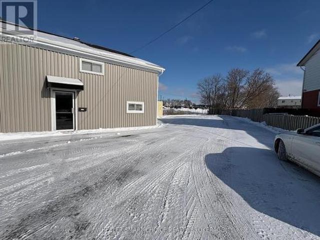 Commercial for rent in Cornwall, Ontario
