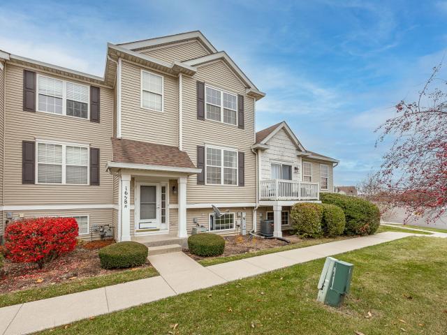 Townhouse for sale in Shorewood, Illinois