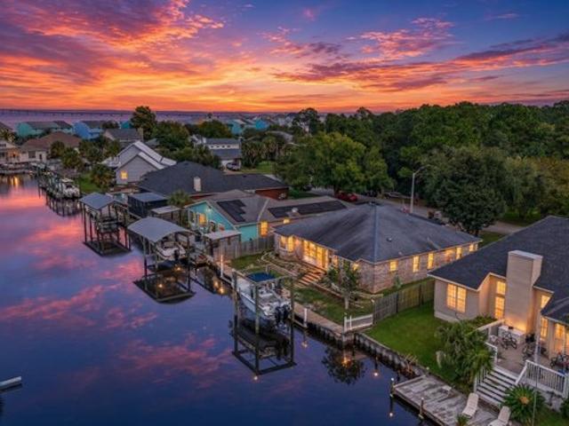 House for sale in Gulf Breeze, Santa Rosa County