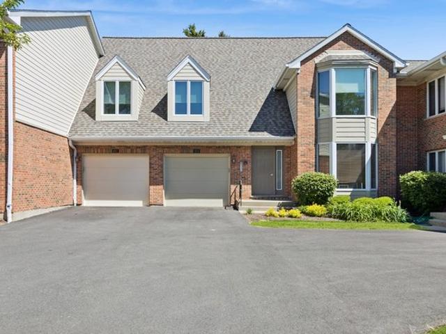 Condo for sale in Arlington Heights, Illinois
