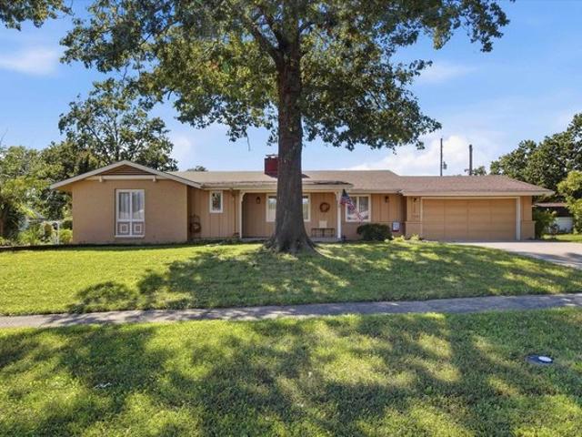 House for sale in Knollwood, Topeka