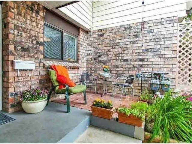 Townhouse for rent in Newton, Surrey