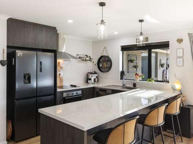 House for sale in Chaslands, Canterbury