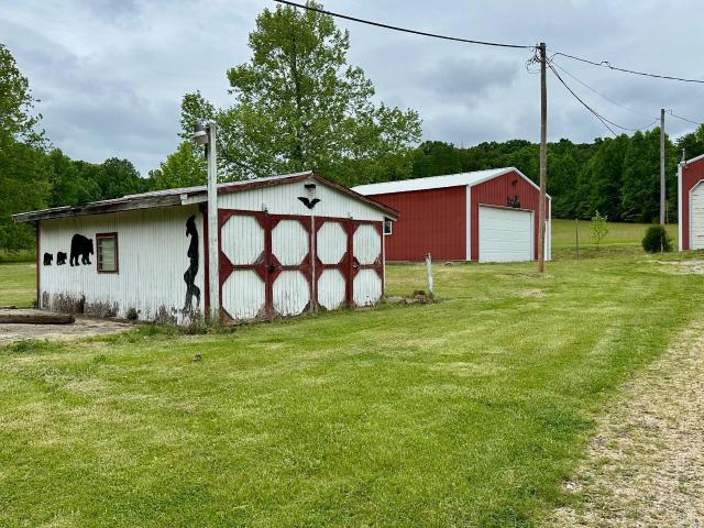 House for sale in Heltonville