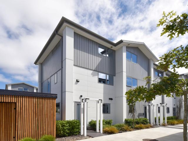 Townhouse for rent in Chaslands, Canterbury