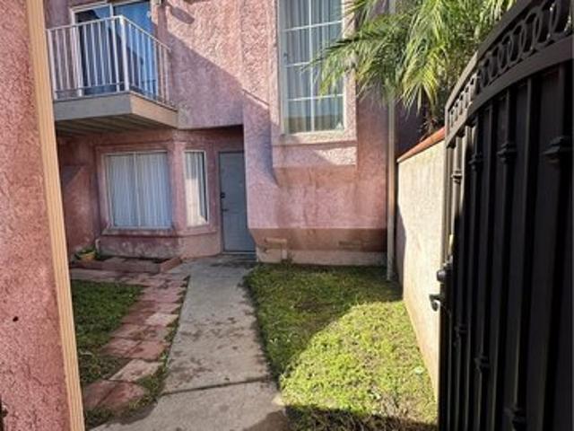 Townhouse for sale in Compton, California