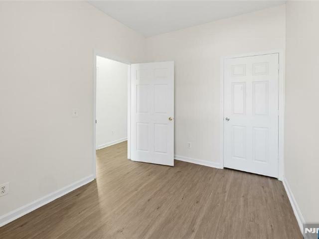 Duplex for rent in Newark