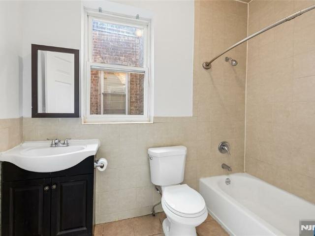 Duplex for sale in Newark Duplex for sale in Newark