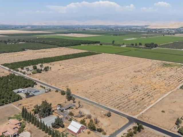 Farm for sale in Tulare, California