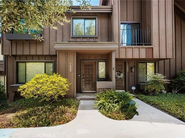 Townhouse for sale in Canoga Park, California