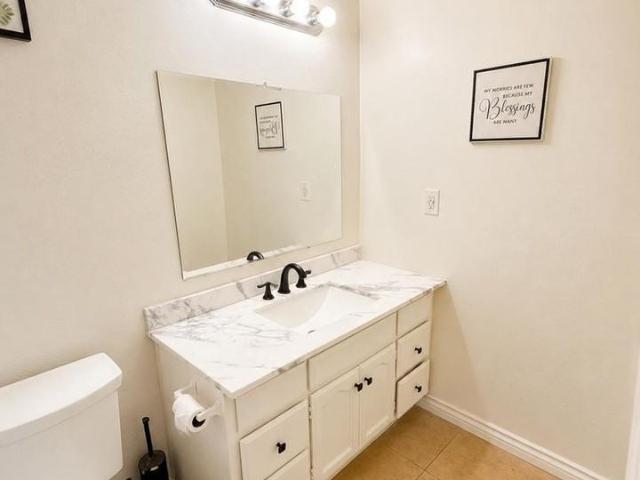 Apartment for rent in Canoga Park, California