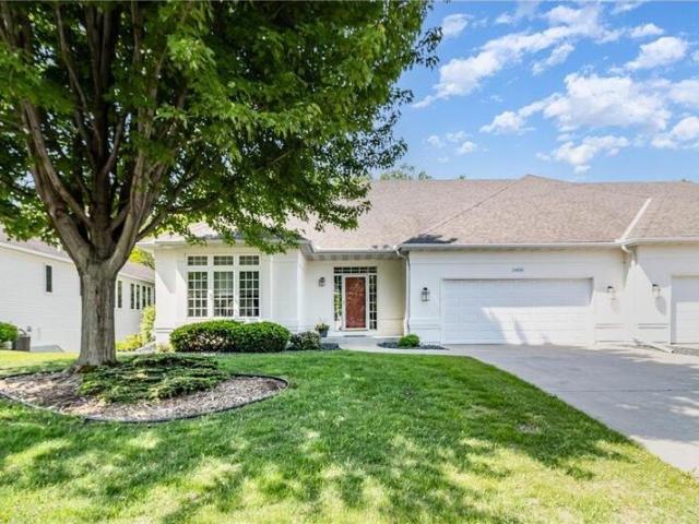 Townhouse for sale in Lakeville