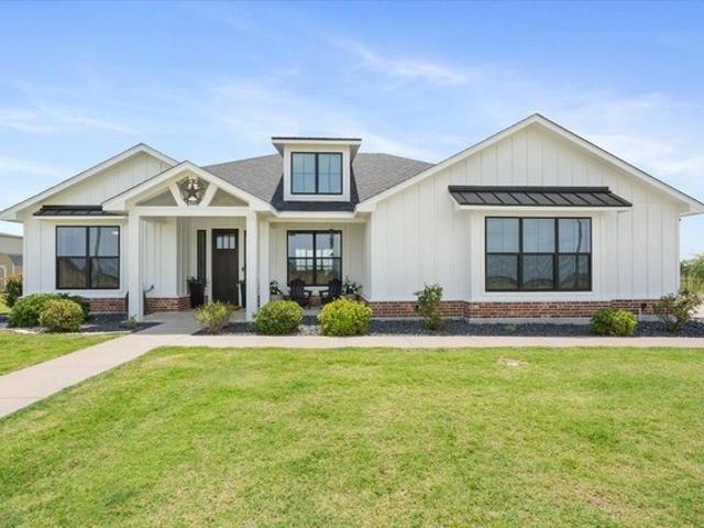 House for sale in Holland, Texas