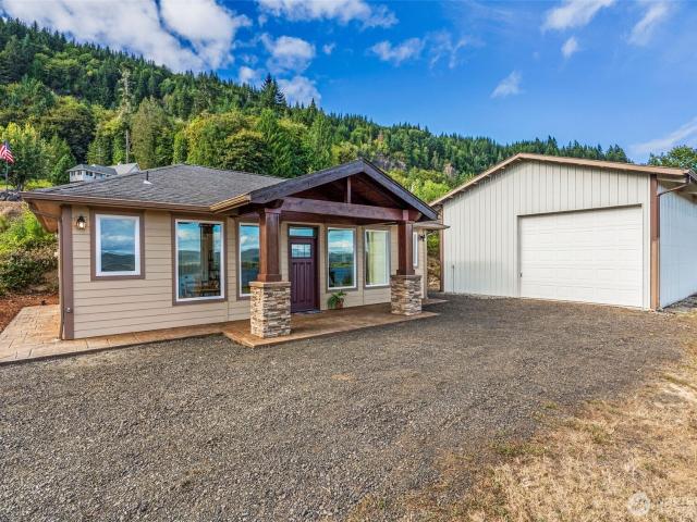 House for sale in Waterford, Cathlamet