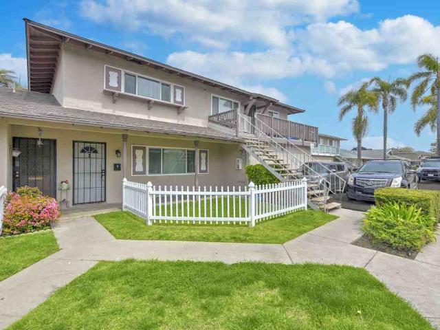 Apartment for rent in Huntington Beach, California