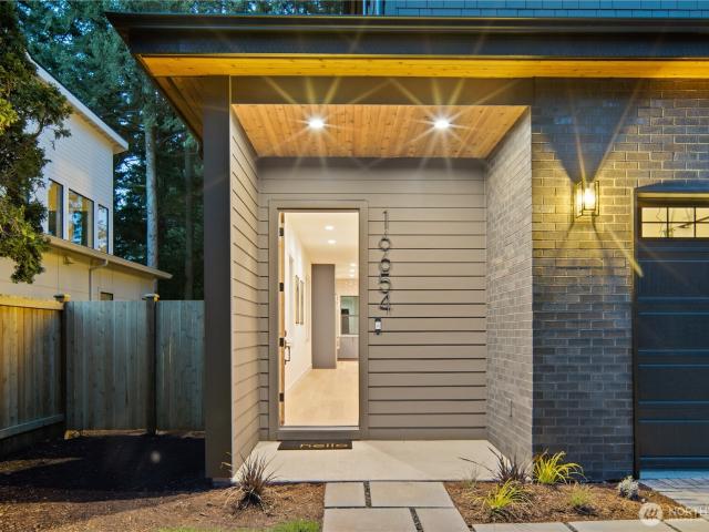 House for sale in Lochmoor, Bellevue