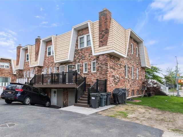 Condo for sale in Far Rockaway, New York