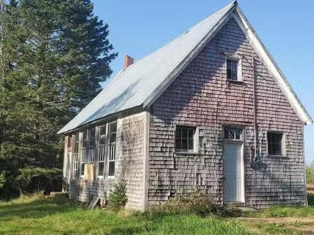 House for sale in Montague