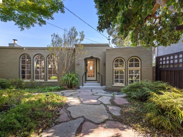 House for sale in Thousand Oaks, Berkeley