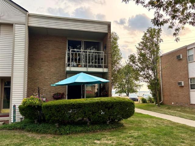Condo for sale in Keego Harbor, Michigan