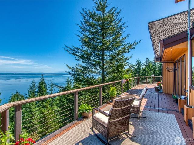 House for sale in Eastsound, Washington