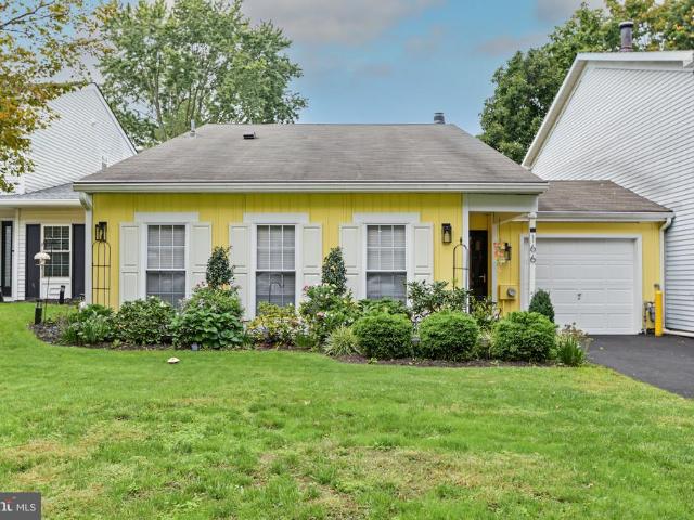Townhouse for sale in Newtown Crossing, Newtown Township